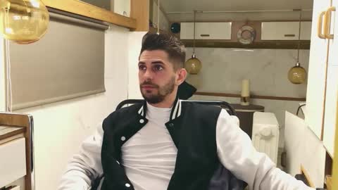 independent model online show from March 11, 6:44 pm