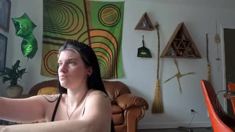 forestdarling online show from April 3, 4:36 pm