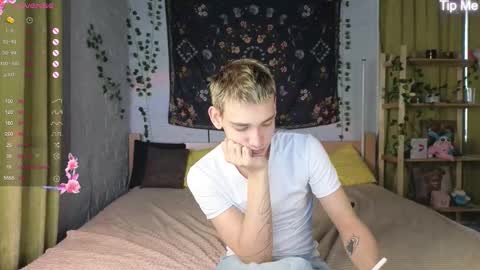 forever_eren online show from November 12, 9:11 am