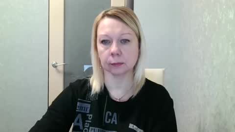 forever_smilex online show from February 10, 6:20 am