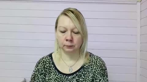 forever_smilex online show from February 6, 5:25 am