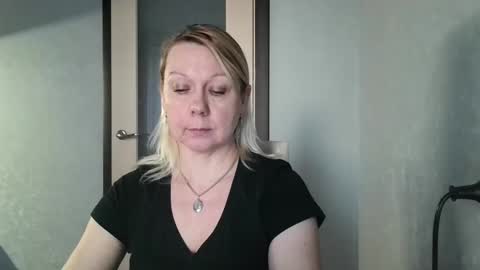 forever_smilex online show from February 25, 2:48 pm