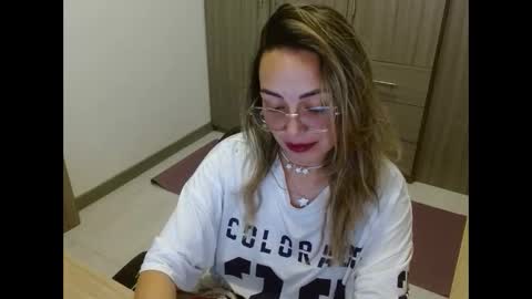 Snapshot of fox_renata chatting on October 24, 2:23 am Renata online show from October 24, 2:23 am