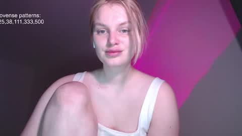 i am your baby Alien  online show from November 25, 7:45 pm