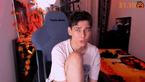 Foxicfu online show from October 19, 6:12 pm