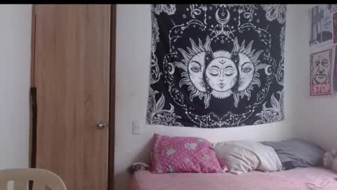 Snapshot of foxxxy_blexxxed chatting on September 15, 10:22 pm Foxxxy Blexxxed online show from September 15, 10:22 pm