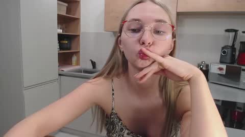 Maria online show from December 4, 9:45 am