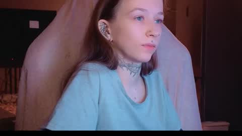 fran_bow online show from February 6, 9:17 pm