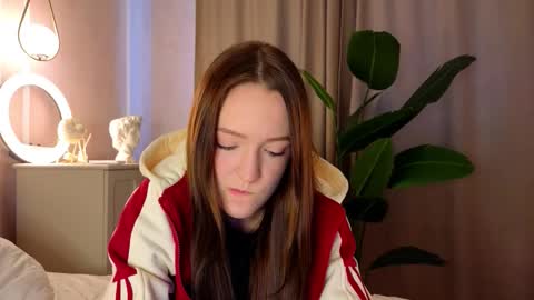 Marybrown eye Katy gray eye online show from March 1, 8:40 am