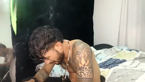 frankdanielsmolano online show from July 16, 4:27 am