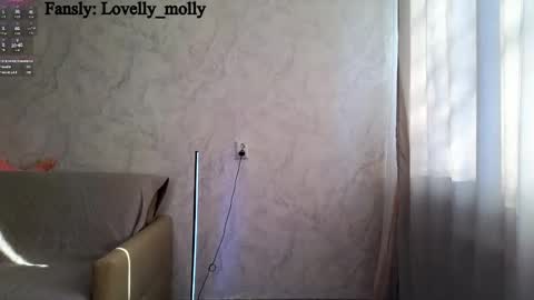 Snapshot of frauchocolate chatting on February 21, 12:06 pm Alice online show from February 21, 12:06 pm
