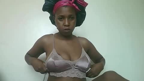 Snapshot of freaky_crammy chatting on October 19, 7:35 am freaky_crammy online show from October 19, 7:35 am