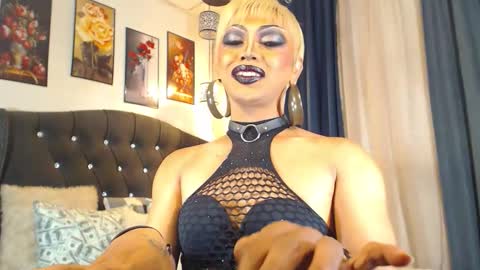 FREAKY ZIZI online show from February 10, 1:58 pm