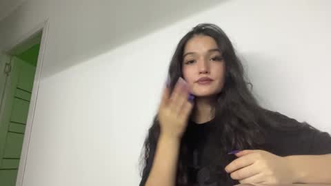 Mia online show from June 4, 4:13 pm