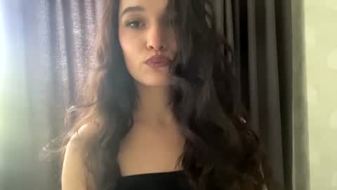 Mia online show from July 14, 10:21 am