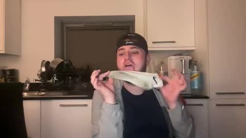 freddzzom online show from May 15, 12:20 am