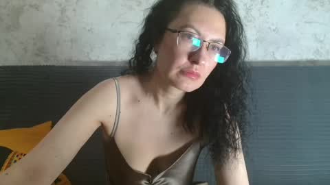 frederica_ online show from May 27, 8:22 am