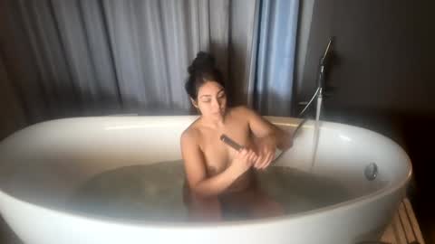 jasmineandaladin69 online show from December 19, 4:13 am