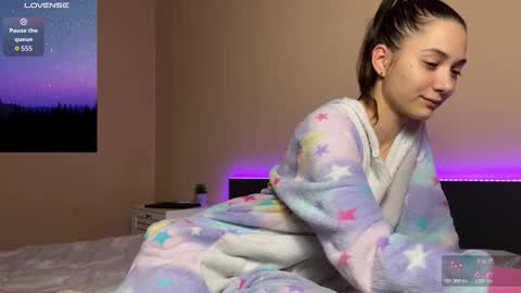 FreyaOliver online show from December 18, 9:32 pm