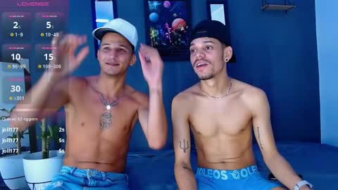 Snapshot of friendsofeverything_ chatting on December 21, 3:53 pm Adam y pitter online show from December 21, 3:53 pm