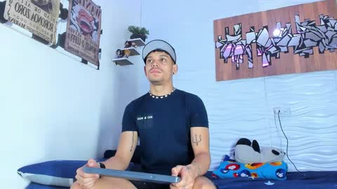 Snapshot of friendsofeverything_ chatting on October 3, 11:35 pm Adam y pitter online show from October 3, 11:35 pm