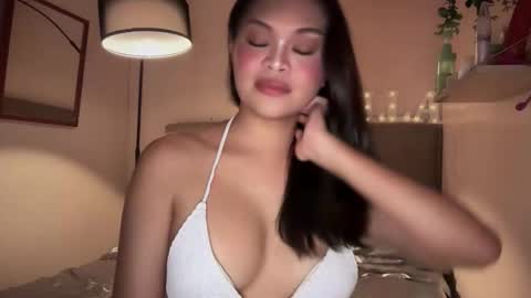 ella online show from May 16, 8:07 pm