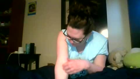 fuzzypeaches87 online show from April 7, 11:51 pm