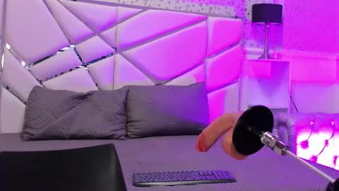 gabbieskinny online show from February 26, 11:35 am