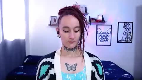 Snapshot of gabby_moon09 chatting on October 16, 1:22 pm gabby_moon09 online show from October 16, 1:22 pm