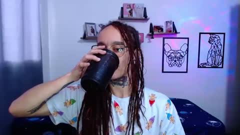 Snapshot of gabby_moon09 chatting on October 14, 1:03 pm gabby_moon09 online show from October 14, 1:03 pm