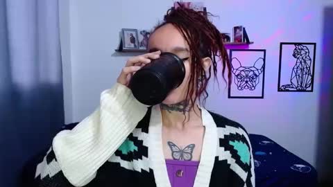 Snapshot of gabby_moon09 chatting on October 13, 1:02 pm gabby_moon09 online show from October 13, 1:02 pm