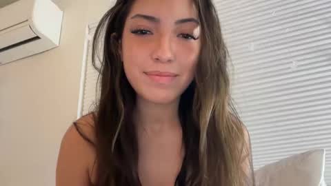 gabriellasilva online show from December 18, 5:58 am