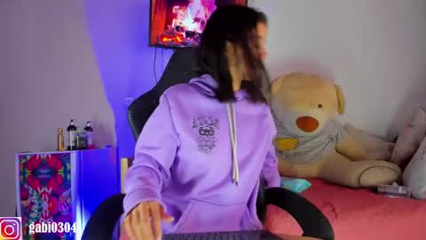 Snapshot of gabriiieela_ chatting on December 23, 6:26 pm Sara   online show from December 23, 6:26 pm