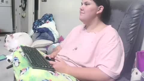 gamer202324 online show from November 2, 2:33 am