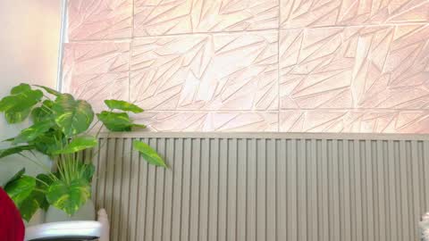 gaviluc_ online show from April 6, 12:50 pm