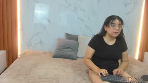 genesis_y_moon online show from July 18, 1:02 pm