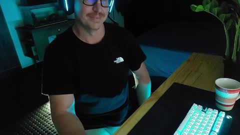 Gentleman online show from March 31, 8:09 pm