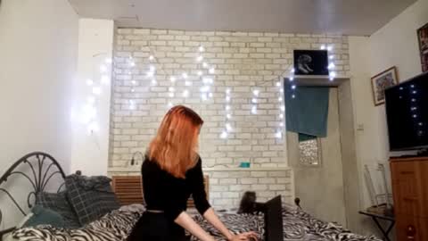 Ellie online show from April 2, 1:18 pm