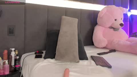 Snapshot of georginna_sins chatting on March 10, 11:49 pm Kendal  online show from March 10, 11:49 pm