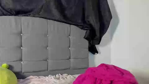 geraldinesuaan online show from December 16, 6:58 pm