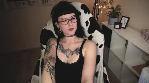 its bella online show from April 24, 4:42 pm