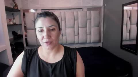 G I A  FOX online show from October 6, 7:31 pm