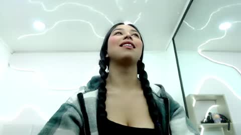 GiannaHott online show from May 5, 12:33 pm