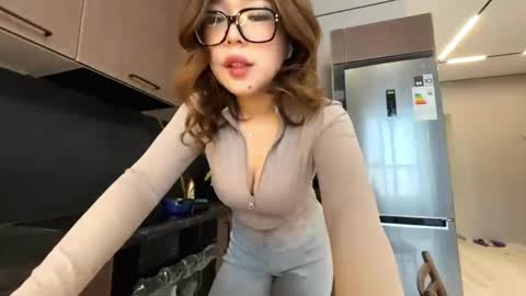 giascharmann online show from March 31, 6:14 am