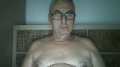 Snapshot of gigi1970 chatting on October 2, 7:18 am gigi1970 online show from October 2, 7:18 am