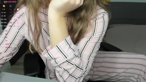 gigihadd online show from January 5, 7:39 pm