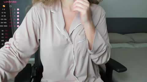 gigihadd online show from February 26, 3:54 pm