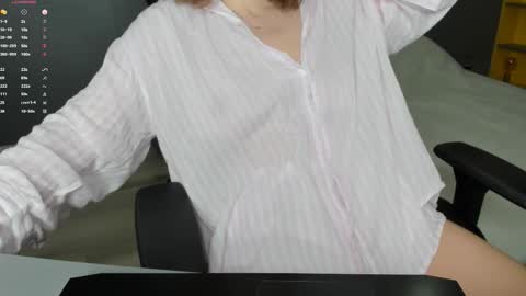 gigihadd online show from November 24, 12:59 pm