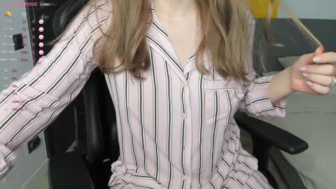 gigihadd online show from December 31, 7:18 pm