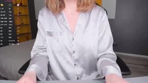 gigihadd online show from March 6, 7:24 pm